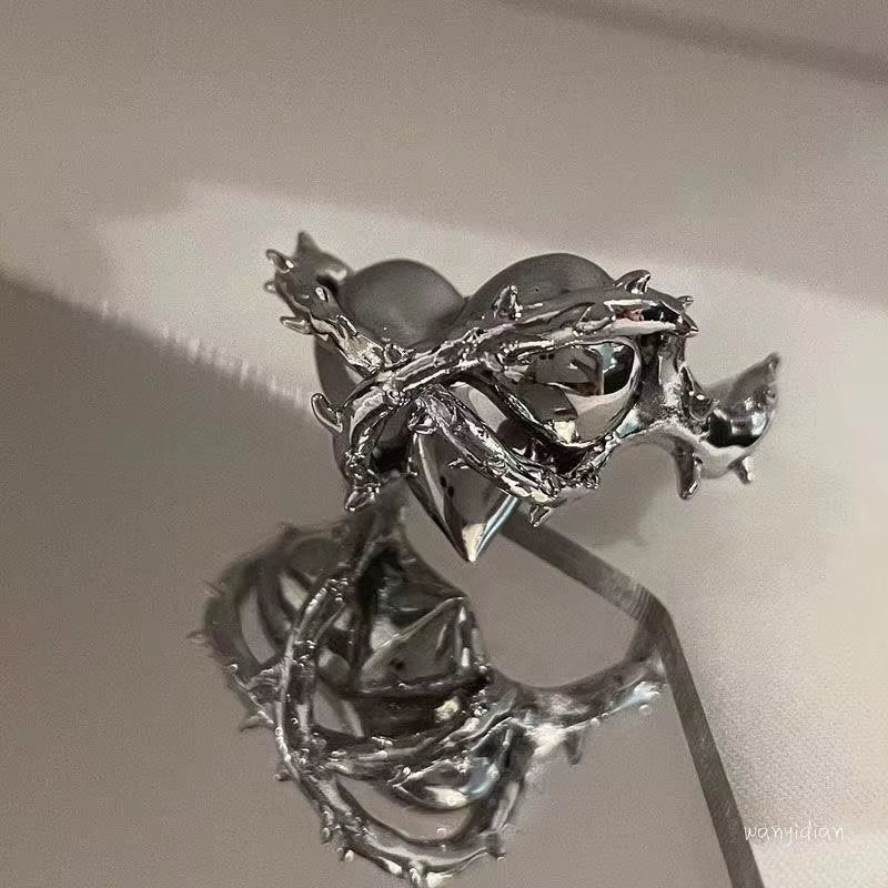 Dark Thorns Heart Ring Punk Hip Hop Gothic Lovers Heart Ring Fashion Street Men and Women Jewelry Gifts