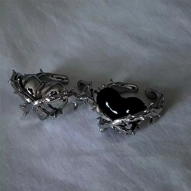 Dark Thorns Heart Ring Punk Hip Hop Gothic Lovers Heart Ring Fashion Street Men and Women Jewelry Gifts