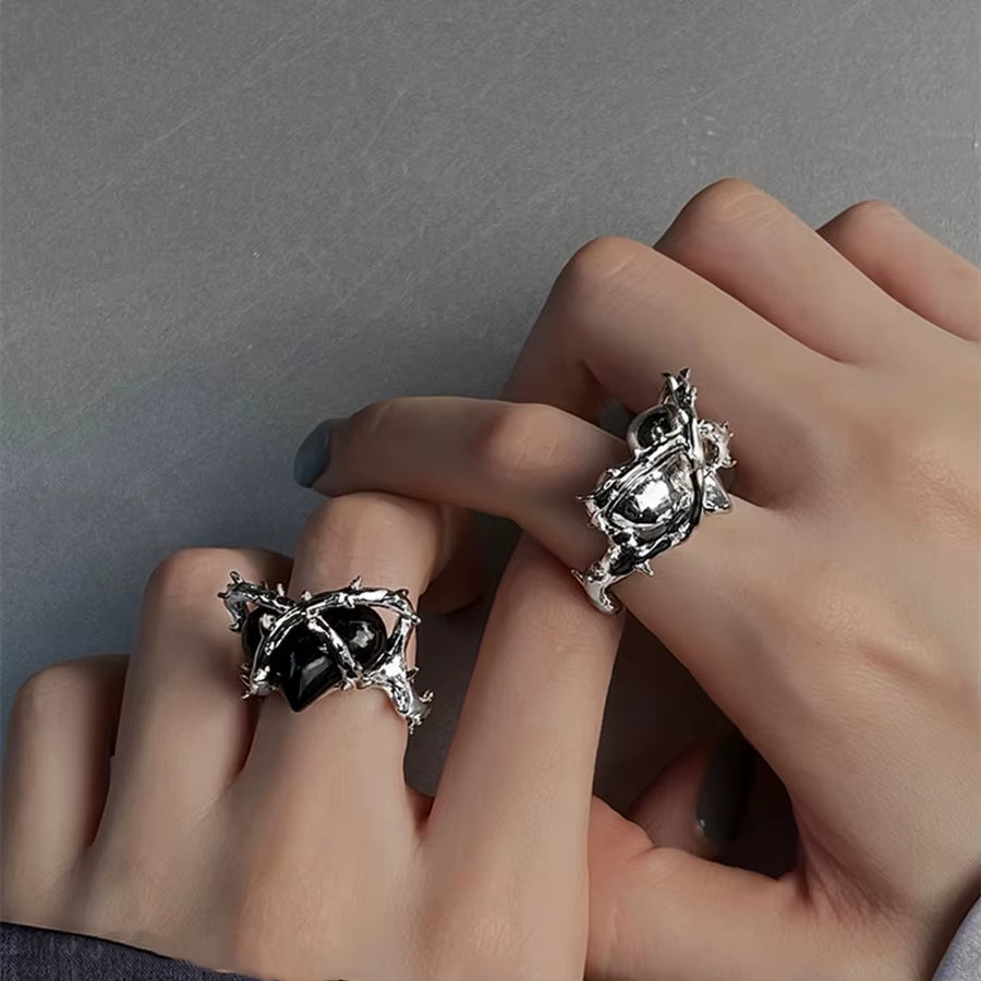 Dark Thorns Heart Ring Punk Hip Hop Gothic Lovers Heart Ring Fashion Street Men and Women Jewelry Gifts