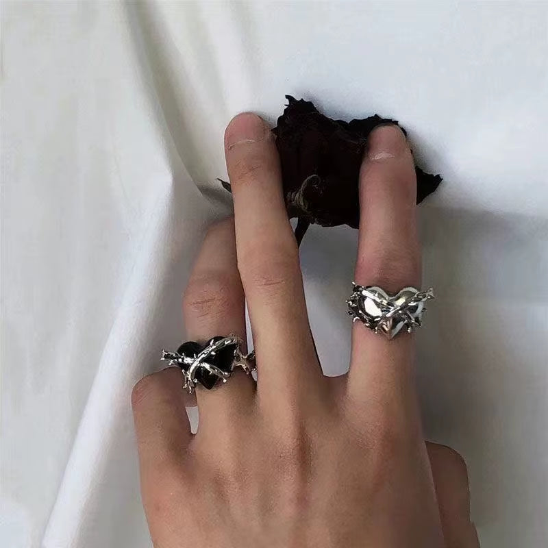 Dark Thorns Heart Ring Punk Hip Hop Gothic Lovers Heart Ring Fashion Street Men and Women Jewelry Gifts