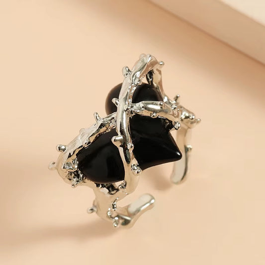 Dark Thorns Heart Ring Punk Hip Hop Gothic Lovers Heart Ring Fashion Street Men and Women Jewelry Gifts
